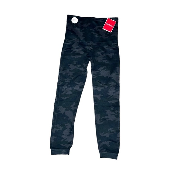 Spanx Cropped lamn Leggings Black Camo 20099R - Picture 2 of 9